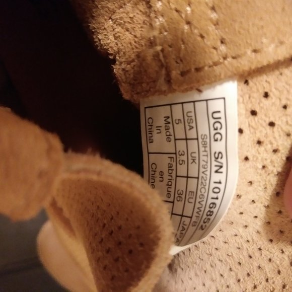 UGGS SIZE 5 NWOT - Picture 7 of 9